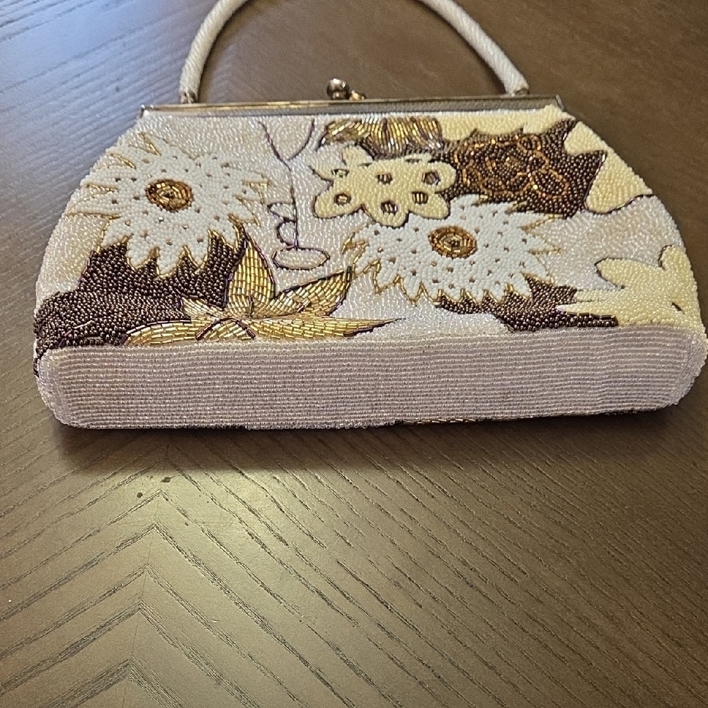Elegant Floral Beaded Handbag - Picture 3 of 8